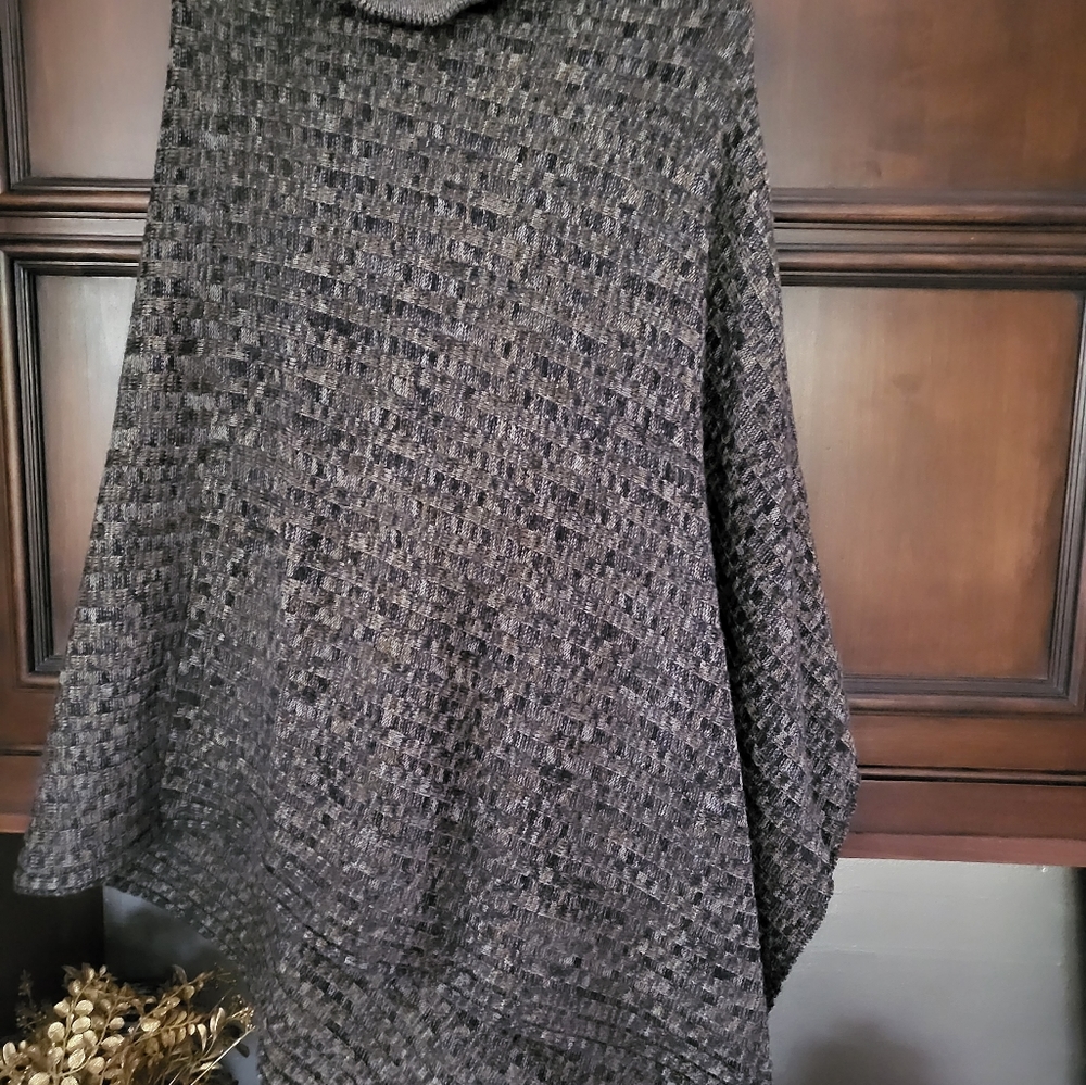 Tutte Melbourne wool poncho
